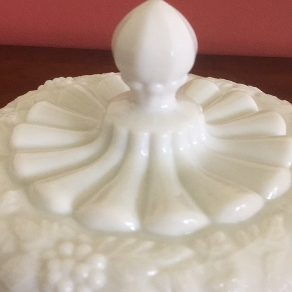 Vintage Westmoreland Grape Milk Large Glass Candy Dish With Lid Signed - Picture 8 of 16